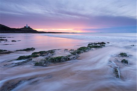 simsearch:841-07653188,k - Sunrise over Mumbles Lighthouse from Bracelet Bay in winter, Swansea, Wales, United Kingdom, Europe Photographie de stock - Rights-Managed, Code: 841-08102037