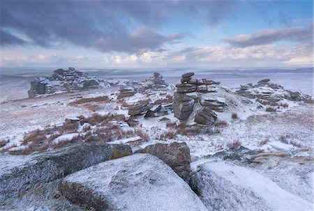 simsearch:841-08102034,k - Snow covered granite outcrops on a misty winter morning at Great Mis Tor, Dartmoor National Park, Devon, England, United Kingdom, Europe Foto de stock - Con derechos protegidos, Código: 841-08102047