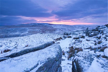 simsearch:841-06343542,k - Sunrise above a snow covered moorland, Belstone Tor, Dartmoor National Park, Devon, England, United Kingdom, Europe Photographie de stock - Rights-Managed, Code: 841-08102049