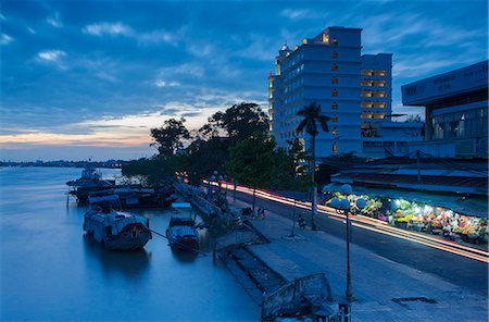 simsearch:862-07909928,k - Boats on Ben Tre River at sunset, Ben Tre, Mekong Delta, Vietnam, Indochina, Southeast Asia, Asia Foto de stock - Con derechos protegidos, Código: 841-08102074