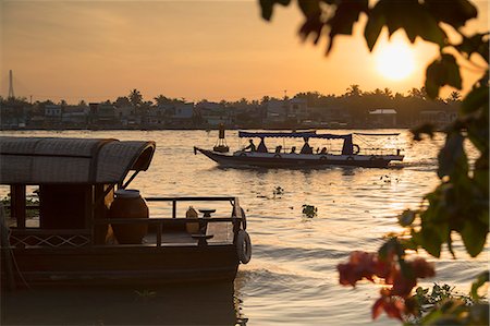 Boats on Can Tho River at dawn, Can Tho, Mekong Delta, Vietnam, Indochina, Southeast Asia, Asia Stockbilder - Lizenzpflichtiges, Bildnummer: 841-08102081