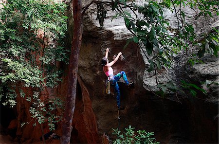 A climber scaling limestone cliffs in the jungle at Serra do Cipo, Minas Gerais, Brazil, South America Stockbilder - Lizenzpflichtiges, Bildnummer: 841-08102097