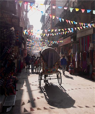 A rickshaw driving through the streets of Kathmandu, Nepal, Asia Stockbilder - Lizenzpflichtiges, Bildnummer: 841-08102112