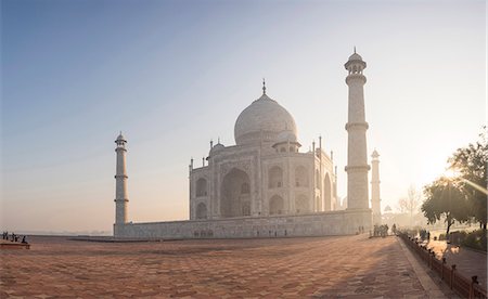 Dawn at the Taj Mahal, UNESCO World Heritage Site, Agra, Uttar Pradesh, India, Asia Photographie de stock - Rights-Managed, Code: 841-08102309