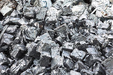 simsearch:841-08149616,k - Recycling scrap metal dealer, dealing in ferrous and non-ferrous metals, compacted into cubes to stop environmental pollution, England, United Kingdom, Europe Foto de stock - Con derechos protegidos, Código: 841-08149572