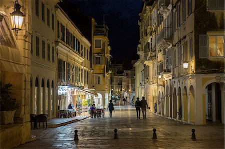 simsearch:841-08149586,k - People strolling at night by the Spianada in Kerkyra, Corfu Town, Corfu, Greek Islands, Greece, Europe Photographie de stock - Rights-Managed, Code: 841-08149590