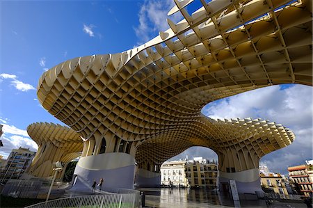 sevilla - Metropol Parasol, known as Setas de Sevilla (The Mushroom), the world's largest wooden structure, Seville, Andalucia, Spain, Europe Photographie de stock - Rights-Managed, Code: 841-08149682