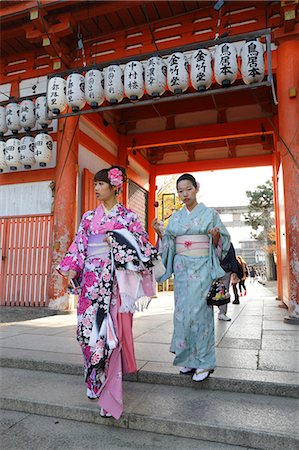 Young Japanese girls in traditional kimonos, Yasaka Shrine, Kyoto, Japan, Asia Stock Photo - Rights-Managed, Code: 841-08149693