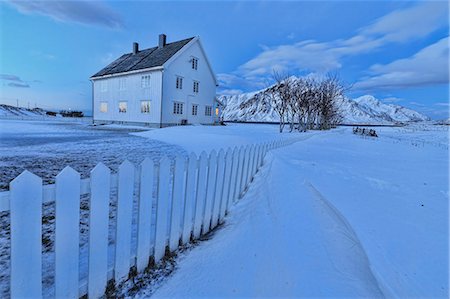 fence in snow - Typical house surrounded by snow at dusk, Flakstad, Lofoten Islands, Norway, Scandinavia, Europe Stock Photo - Rights-Managed, Code: 841-08211540