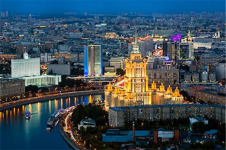 embankment - Elevated view over the Moskva River embankment, Ukraine Hotel and the Russian White House, Moscow, Russia, Europe Photographie de stock - Rights-Managed, Code: 841-08211674