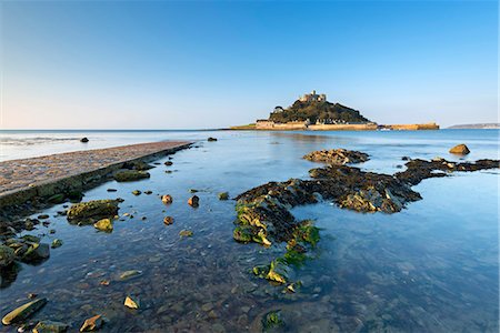 simsearch:841-02710226,k - Rising tide floods Mounts Bay and the stone causeway at St. Michaels Mount, Marazion, Cornwall, England, United Kingdom, Europe Photographie de stock - Rights-Managed, Code: 841-08211735
