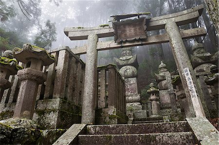 Buddhist cemetery of Oku-no-in, Koyasan (Koya-san), Kansai, Japan, Asia Fotografie stock - Rights-Managed, Codice: 841-08211803