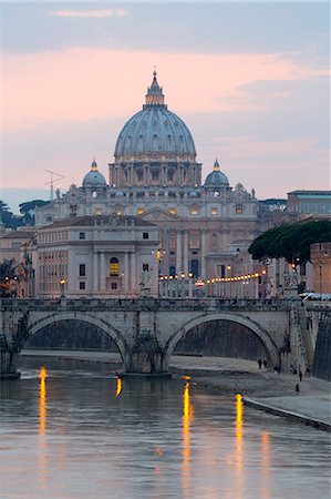 ponte sant angelo roma - St. Peter's Basilica, the River Tiber and Ponte Sant'Angelo at dusk, Rome, Lazio, Italy, Europe Stock Photo - Rights-Managed, Code: 841-08211818