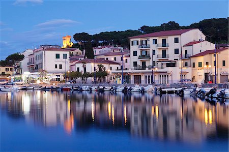 simsearch:841-07204599,k - Harbour with Torre della Marina, Marina di Campo, Island of Elba, Livorno Province, Tuscany, Italy, Europe Photographie de stock - Rights-Managed, Code: 841-08220796