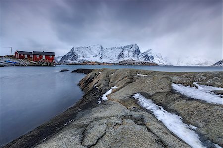 simsearch:841-08059503,k - Typical landscape of Hamnoy with red houses of fishermen and the snowy mountains, Lofoten Islands, Northern Norway, Scandinavia, Arctic, Europe Photographie de stock - Rights-Managed, Code: 841-08220860