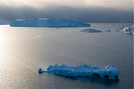 simsearch:841-08220896,k - Icebergs in Ilulissat icefjord, UNESCO World Heritage Site, Greenland, Denmark, Polar Regions Foto de stock - Con derechos protegidos, Código: 841-08220905