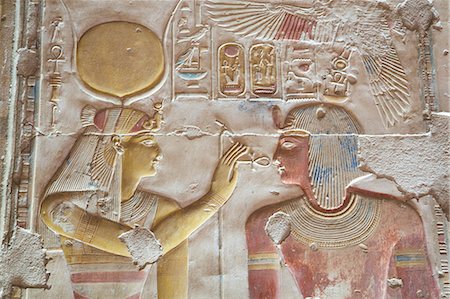 egyptian ethnicity - Bas-relief of Pharaoh Seti I on right with the Goddess Hathor on left, Temple of Seti I, Abydos, Egypt, North Africa, Africa Foto de stock - Con derechos protegidos, Código: 841-08220993