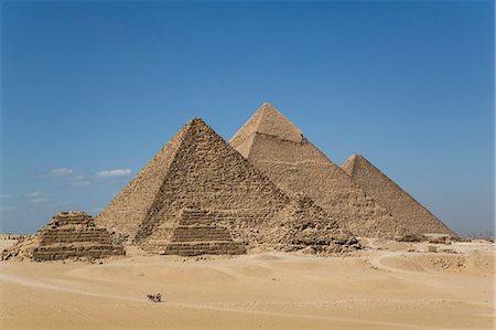 Tourist horsecart in foreground, The Giza Pyramids, UNESCO World Heritage Site, Giza, Egypt, North Africa, Africa Stock Photo - Rights-Managed, Code: 841-08221005