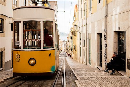 portugal - Tram in Elevador da Bica, Lisbon, Portugal, Europe Foto de stock - Con derechos protegidos, Código: 841-08221042