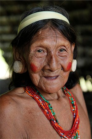 facial decoration - Native Huaorani people at Yasuni National Park, Amazon, Ecuador, South America Foto de stock - Con derechos protegidos, Código: 841-08244076