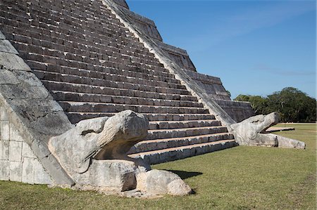 simsearch:6119-08269447,k - Serpent heads, El Castillo (Pyramid of Kulkulcan), Chichen Itza, UNESCO World Heritage Site, Yucatan, Mexico, North America Photographie de stock - Rights-Managed, Code: 841-08244225