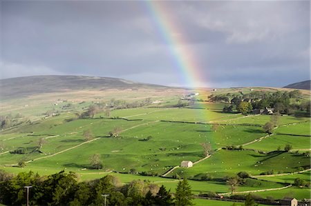 A rainbow over the countryside of Swaledale, Yorkshire Dales, Yorkshire, United Kingdom, Europe Fotografie stock - Rights-Managed, Codice: 841-08244265