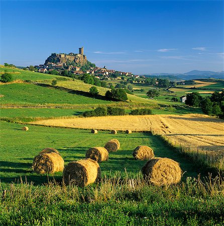 Chateau de Polignac and hay bales, Polignac, Haute-Loire, Auvergne, France, Europe Photographie de stock - Rights-Managed, Code: 841-08244302