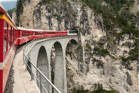 simsearch:841-08244135,k - Landwasser Viaduct, Filisur, Albula railway on the Glacier Express route, UNESCO World Heritage Site, Switzerland, Europe Photographie de stock - Rights-Managed, Code: 841-08240013
