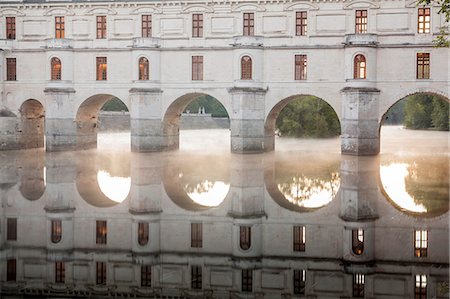 river cher - The chateau of Chenonceau, UNESCO World Heritage Site, reflecting in the River Cher at sunrise, Indre-et-Loire, Centre, France, Europe Stockbilder - Lizenzpflichtiges, Bildnummer: 841-08240215