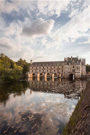 The magnificent Chateau of Chenonceau across the river Cher, Indre-et-Loire, Centre, France, Europe Foto de stock - Con derechos protegidos, Código: 841-08240226