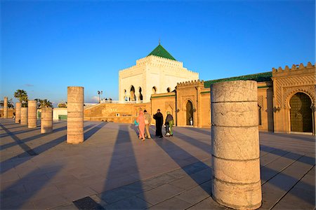 simsearch:841-08243952,k - Royal Guard on duty at Mausoleum of Mohammed V, Rabat, Morocco, North Africa, Africa Photographie de stock - Rights-Managed, Code: 841-08243944