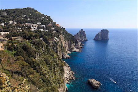 pictures of famous place capri at italy - View to limestone pinnacles of Faraglioni rocks from Giardini di Augusto, with spring flowers and boat, Capri Town, Capri, Italy, Mediterranean, Europe Photographie de stock - Rights-Managed, Code: 841-08243969