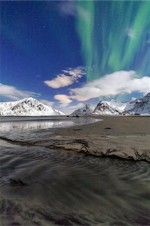 simsearch:841-08244003,k - Northern Lights (aurora borealis) on Skagsanden sky, Lofoten Islands, Arctic, Norway, Scandinavia, Europe Photographie de stock - Rights-Managed, Code: 841-08243974