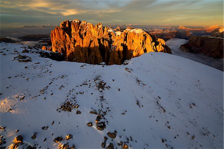 Aerial shot of Sassolungo and Sassopiatto at sunset, Sella Group, Val Gardena in the Dolomites, Val Funes, Trentino-Alto Adige South Tyrol, Italy, Europe Photographie de stock - Rights-Managed, Code: 841-08243994