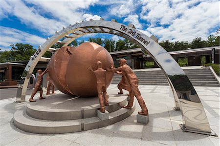Third Tunnel Statue, site of Third Infiltration Tunnel, Demilitarised Zone (DMZ) between North and South Korea, Asia Photographie de stock - Rights-Managed, Code: 841-08279050