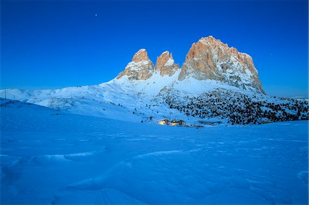 The blue dusk on Sassopiatto and Sassolungo, Fassa Valley, Sella Pass, Trentino-Alto Adige, Dolomites, Italy, Europe Photographie de stock - Rights-Managed, Code: 841-08279072