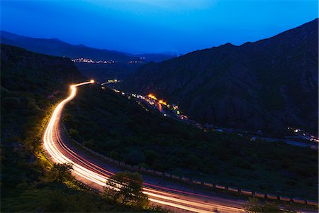strada tortuosa - Car lights on mountain road, Lori Province, Armenia, Caucasus, Central Asia, Asia Fotografie stock - Rights-Managed, Codice: 841-08279319