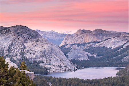 Tenaya Lake at sunset from Olmsted Point, Yosemite National Park, UNESCO World Heritage Site, California, United States of America, North America Foto de stock - Con derechos protegidos, Código: 841-08279396