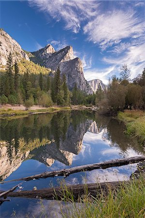 The Three Brothers reflected in the Merced River in Yosemite Valley, Yosemite National Park, UNESCO World Heritage Site, California, United States of America, North America Fotografie stock - Rights-Managed, Codice: 841-08279411