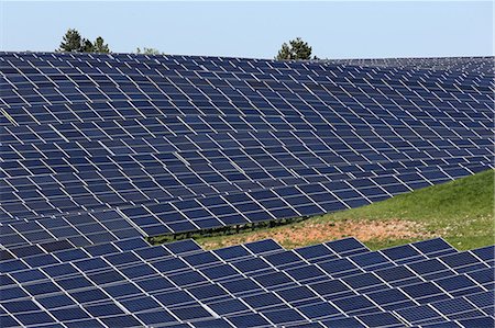 simsearch:693-03312761,k - Solar farm, Photovoltaic power plant, Alpes-de-Haute-Provence, France, Europe Stock Photo - Rights-Managed, Code: 841-08279468