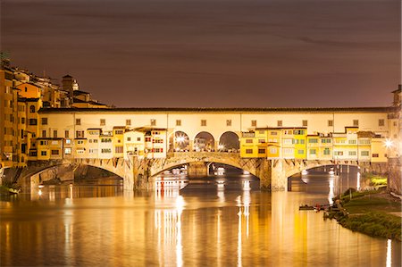 ponte vecchio - Ponte Vecchio over the River Arno at night, Florence, UNESCO World Heritage Site, Tuscany, Italy, Europe Foto de stock - Con derechos protegidos, Código: 841-08279503