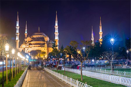 simsearch:841-08663674,k - Blue Mosque (Sultan Ahmed Mosque), UNESCO World Heritage Site, in Sultanahmet Square Park and Gardens at night, Istanbul, Turkey, Europe Foto de stock - Con derechos protegidos, Código: 841-08357208