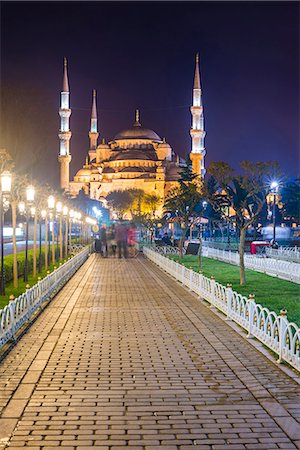 simsearch:841-08211687,k - Blue Mosque (Sultan Ahmed Mosque), UNESCO World Heritage Site, in Sultanahmet Square Park and Gardens at night, Istanbul, Turkey, Europe Foto de stock - Direito Controlado, Número: 841-08357209