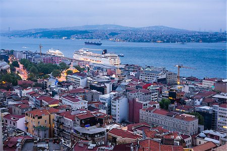 simsearch:841-08357696,k - Bosphorus Strait and cruise ship at night seen from Galata Tower, Istanbul, Turkey, Europe Foto de stock - Con derechos protegidos, Código: 841-08357214