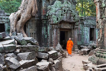 Monk walking through Ta Prohm temple, UNESCO World Heritage Site, Angkor, Siem Reap, Cambodia, Indochina, Southeast Asia, Asia Stock Photo - Rights-Managed, Code: 841-08357431