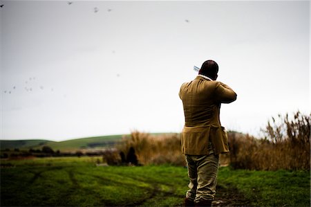 revolver - Gun shooting, Wales, United Kingdom, Europe Photographie de stock - Rights-Managed, Code: 841-08357537