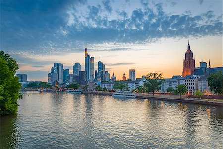 City skyline across River Main, Frankfurt am Main, Hesse, Germany, Europe Stock Photo - Rights-Managed, Code: 841-08357696