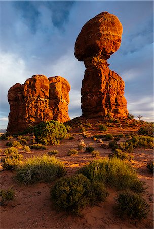 simsearch:841-06806857,k - Balanced Rock at dusk, Arches National Park, Utah, United States of America, North America Foto de stock - Con derechos protegidos, Código: 841-08357734