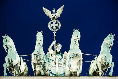 quadriga - Brandenburg Gate (Tor) at night, Berlin, Germany, Europe Stockbilder - Lizenzpflichtiges, Bildnummer: 841-08357770