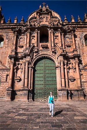 simsearch:841-03517075,k - Tourist sightseeing at Cusco Cathedral Basilica of the Assumption of the Virgin, Plaza de Armas, UNESCO World Heritage Site, Cusco (Cuzco), Cusco Region, Peru, South America Foto de stock - Con derechos protegidos, Código: 841-08420952